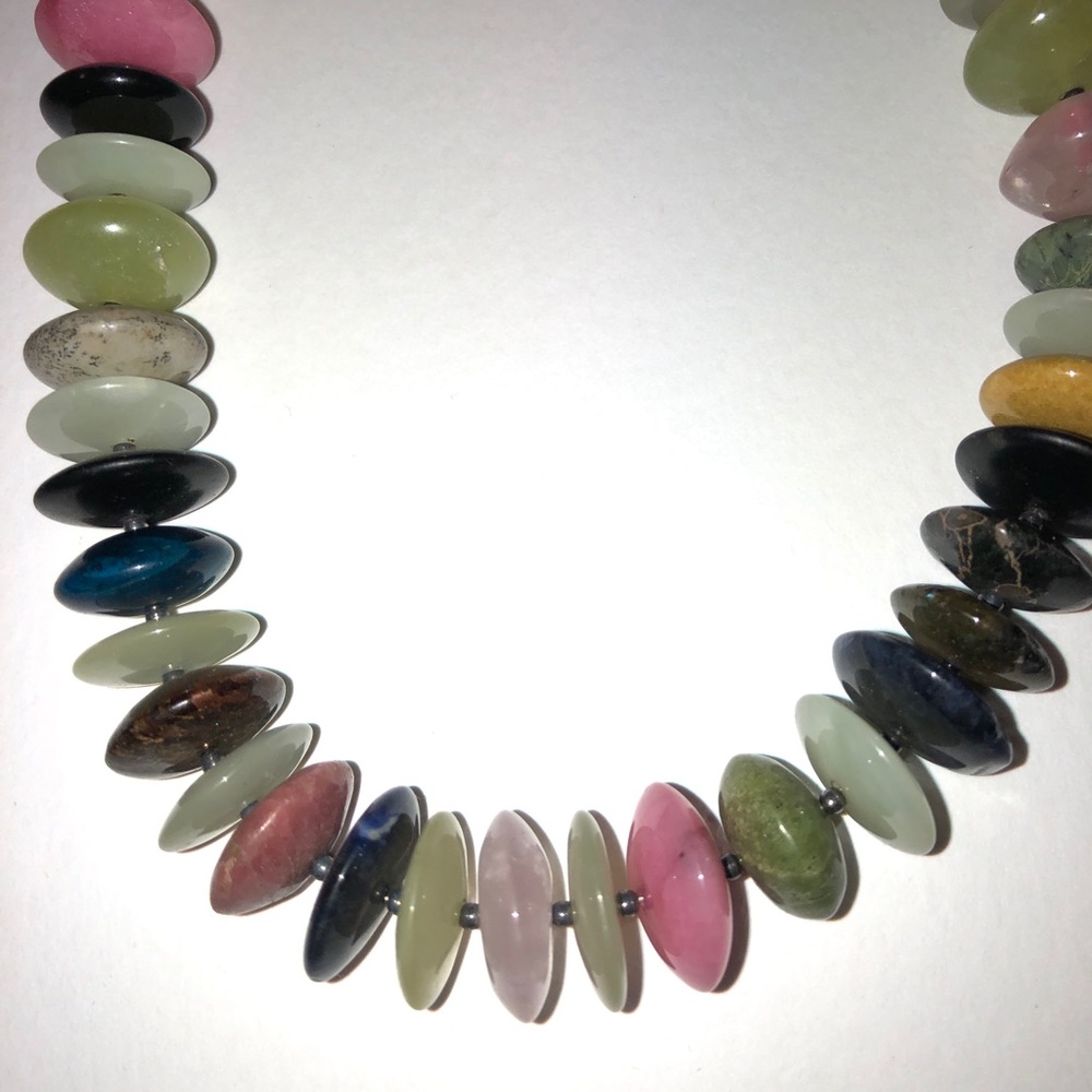 Semi-precious stone necklace. - Picture 2 of 4